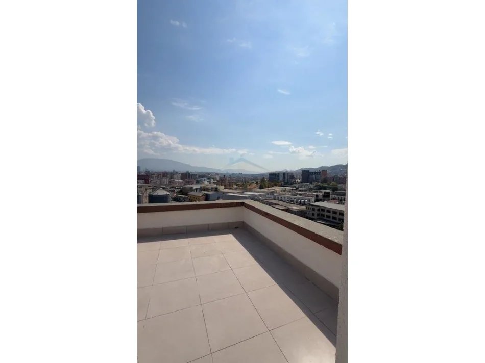 Tirane, shitet apartament 3+1 Kati 9, 242 m² 285.000 € (Yzberisht)