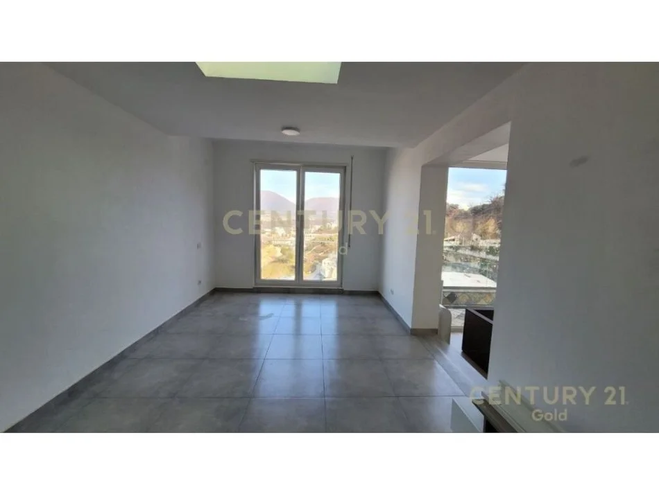 Tirane, shitet apartament 3 Katshe Kati 3, 300 m²