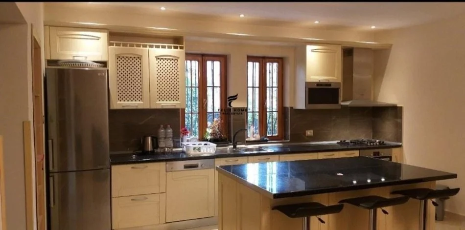 Tirane, shitet apartament 3 Katshe Kati 3, 500 m² 900.000 € (DON BOSKO)