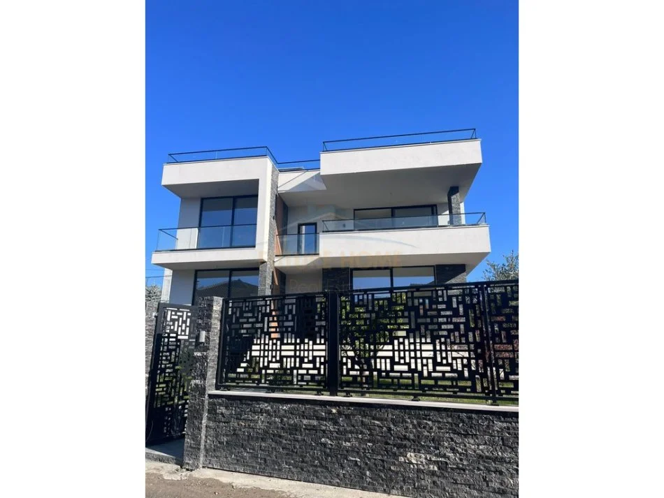 Tirane, shitet apartament 4+1 , 145 m² 800.000 € (Sauk)