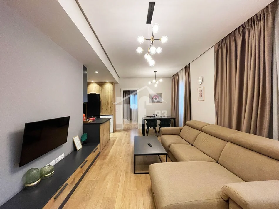 Tirane, shitet apartament 4+1 Kati 4, 216 m² 777.000 € (RRUGA E “BARRIKADAVE”, PRANË SHESHIT 
