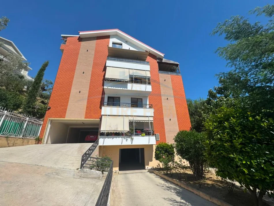 Tirane, shitet apartament Dublex 4+1+3 Kati 3, 178 m² 350.000 € (KOPSHTI BOTANIK)