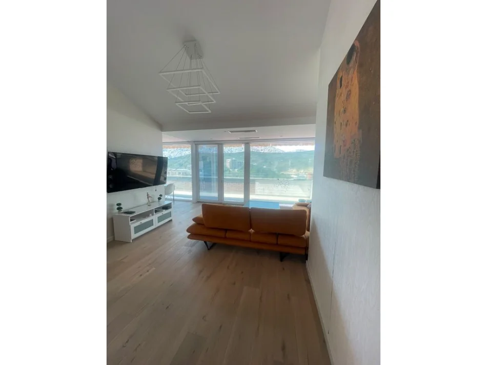 Tirane, shitet apartament Dublex Kati 4, 82 m² 350.000 € (Liqeni i Thate, Prane Radisson)