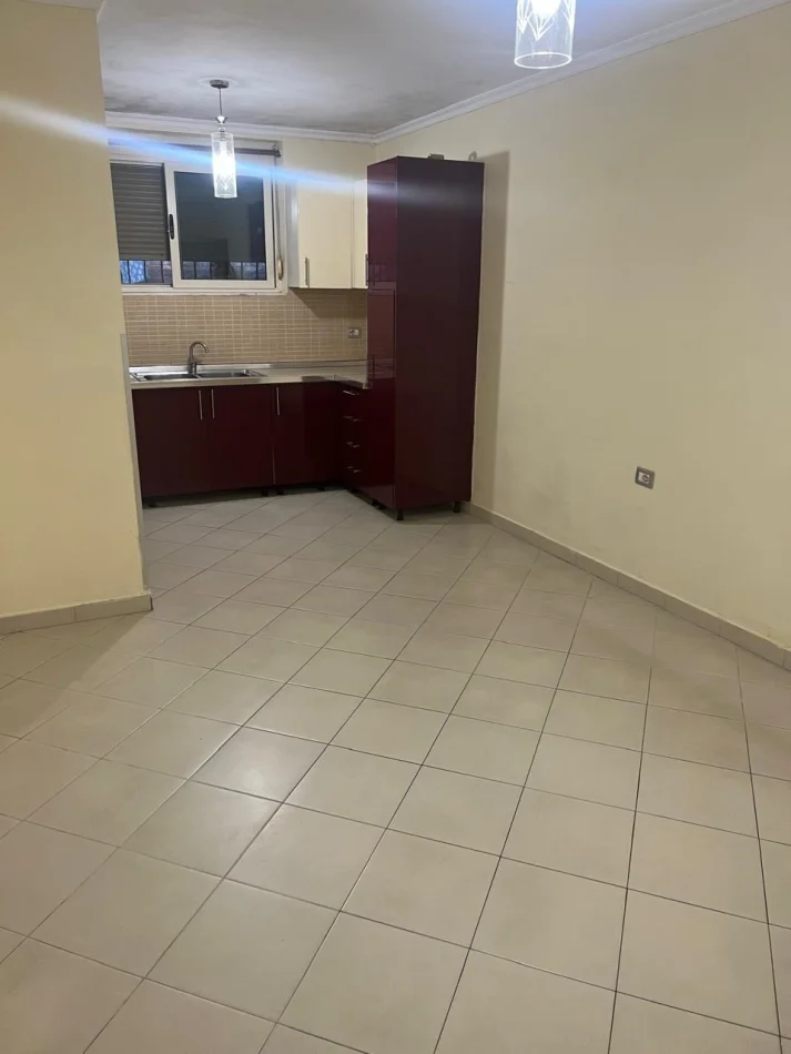 Tirane, shitet apartament Studio Kati 0, 70.000 € (Sheshi Kinostudio)