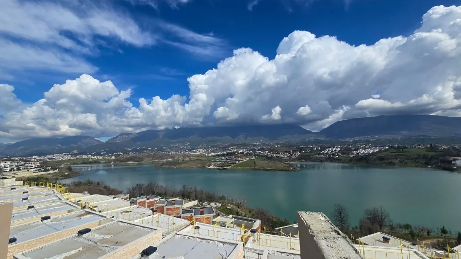 Tirane, shitet apartament TRIPLEX 3+1 Kati 3, 210 m² 390.000 € (SWAN LAKE RESIDENCE)