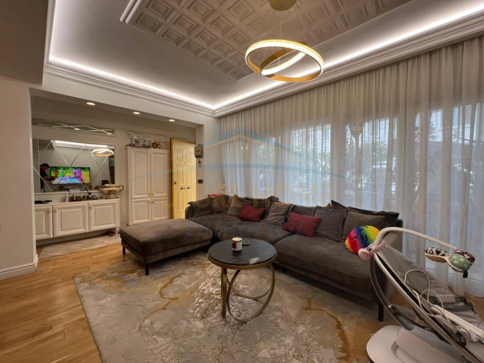 Tirane, shitet apartament duplex 3+1+Aneks+Ballkon Kati 1, 182 m² 310.000 € (Kodra e Diellit 2)