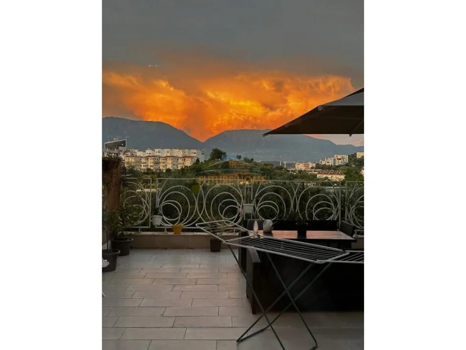 Tirane, shitet apartament duplex 3+1 Kati 1, 240 m² 335.000 € (Rezidenca Kodra e Diellit 2)