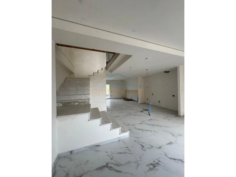 Tirane, shitet apartament duplex Dublex Kati 0/1 , 194 m² 223.000 € (Fresk)