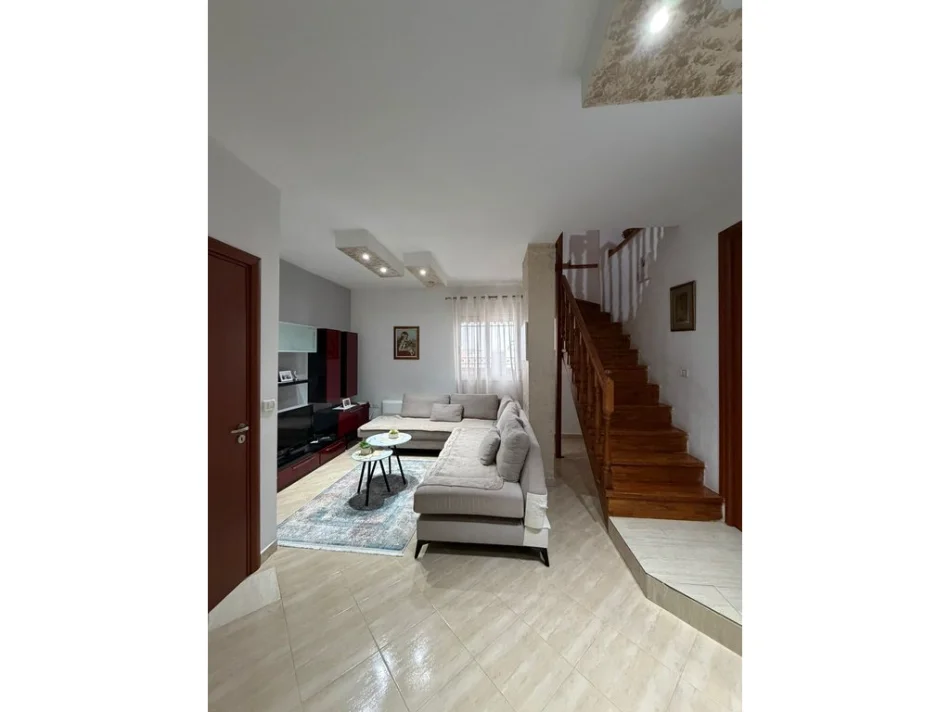 Tirane, shitet apartament duplex Kati 8, 153 m² 285.000 € (FRESK)