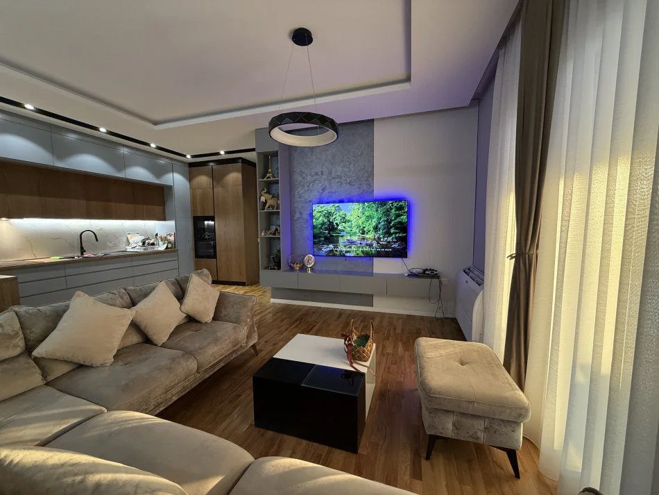 Tirane, shitet apartament+verande | Penthouse 3+1+Aneks+Ballkon Kati 5, 250 m² 300.000 € (FRESKU)