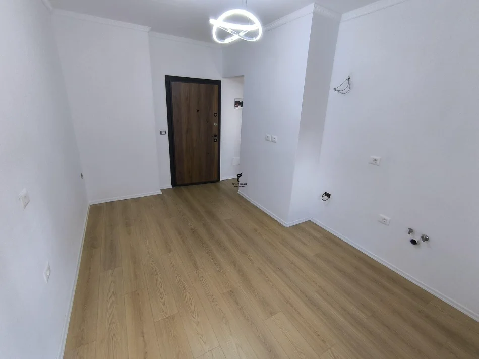 Tirane, shitet garsonier 1+1 Kati 1, 35 m² 70.000 € (FRESKU)