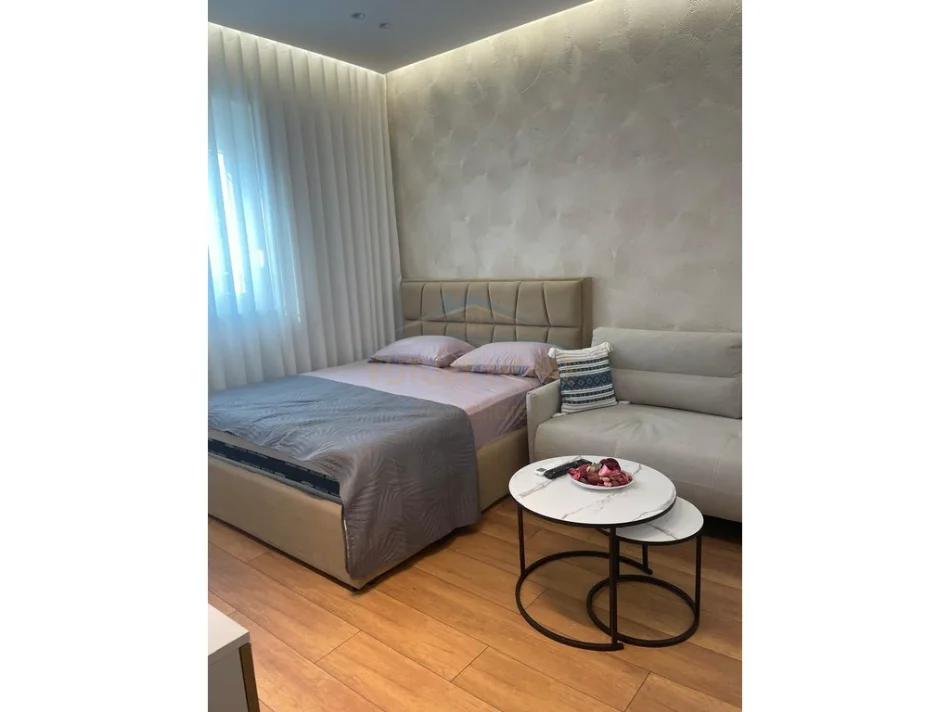 Tirane, shitet garsonier 1+1 Kati 4, 34 m² (Pazari i Ri)