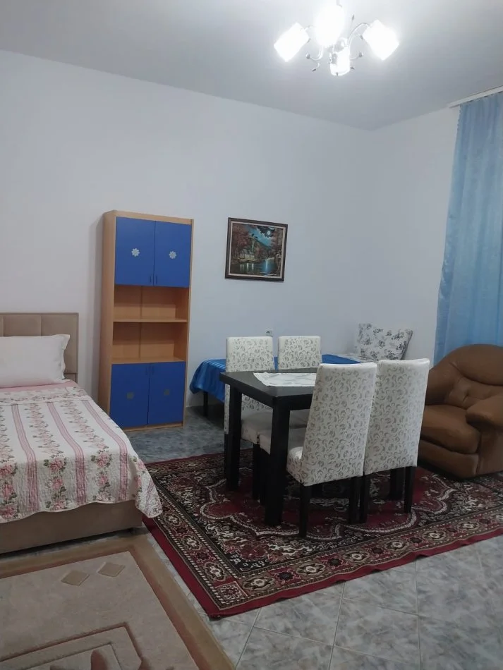 Tirane, shitet, garsonier (50 m2) me verande (25 m2) 78 milion leke te vjetra Kati 1, Rruga e Dibres