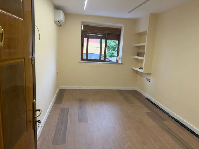 Tirane, shitet garsonier Kati 2, 28 m² 78.000 € (rruga e elbasanit , shkolla e baletit)