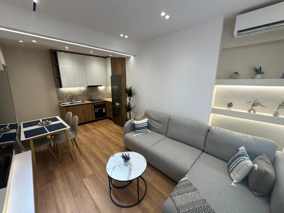 Tirane, shitet garsonier Kati 3, 34 m² 120.000 € (Pazari i Ri/Optika Roma)