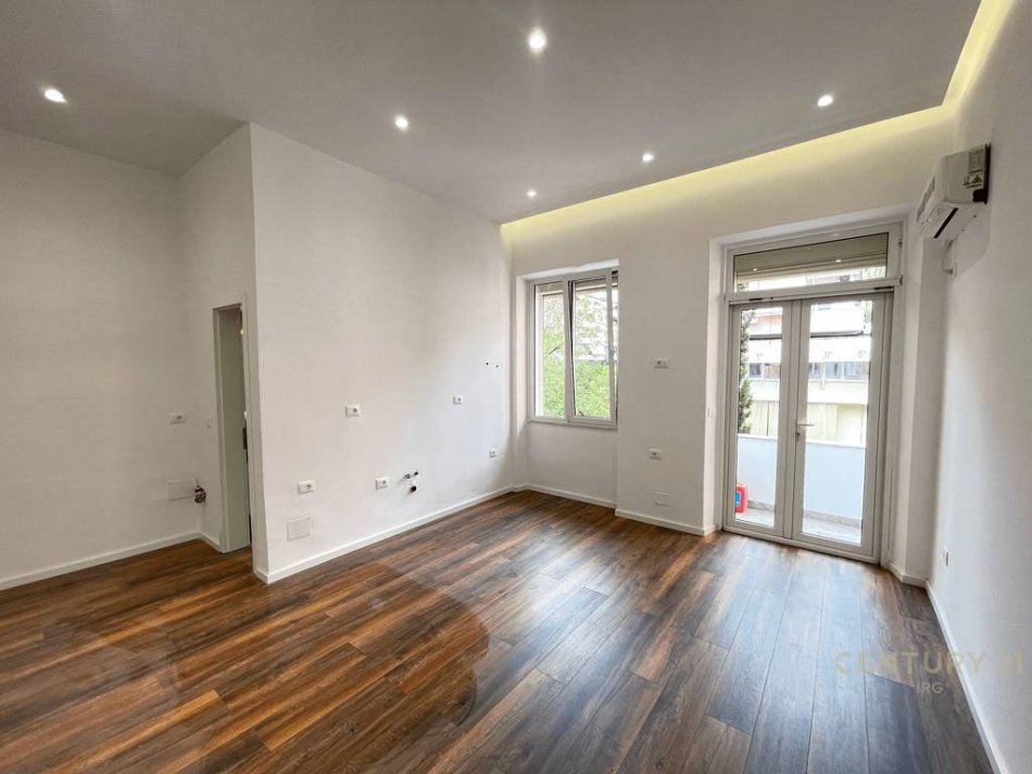 Tirane, shitet garsoniere Kati 3, 37 m² 138.000 € (ish Blloku)