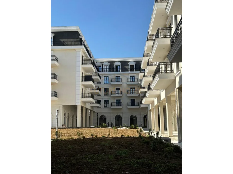 Tirane, shitet garsoniere Kati 4, 48 m² 82.000 € (PORTA TIRANA E RE , Sauk)