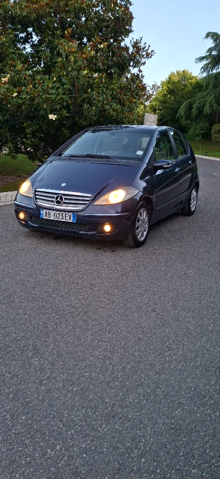 Tirane, shitet makine Aklas 180 Nafte, blu automatik Klima 240.136 km 3.000 €