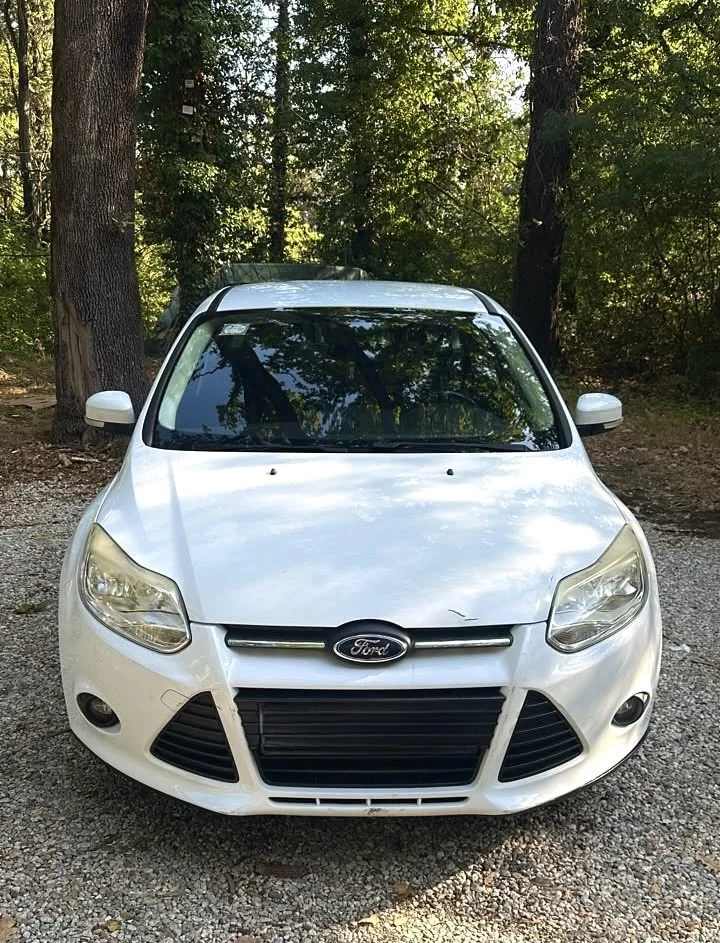 Tirane, shitet makine Ford Focus 2014 Nafte, e bardhë manuale Kondicioner 47.000 km 600.000 €