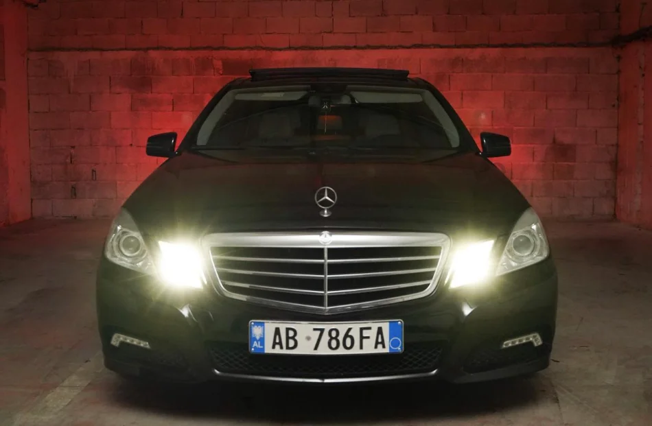 Tirane, shitet makine Mercedes benz Nafte, automatik Kondicioner 250.000 km 8.200€