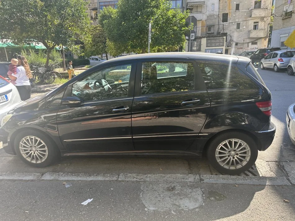 Tirane, shitet makine Nafte, e zeze automatik Kondicioner 2800 euro