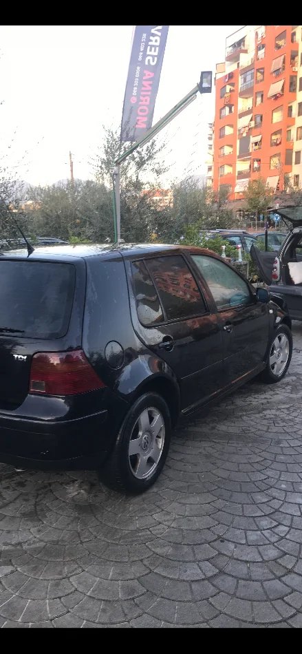 Tirane, shitet makine Nafte, e zeze manuale Kondicioner 310.000 km 800 €