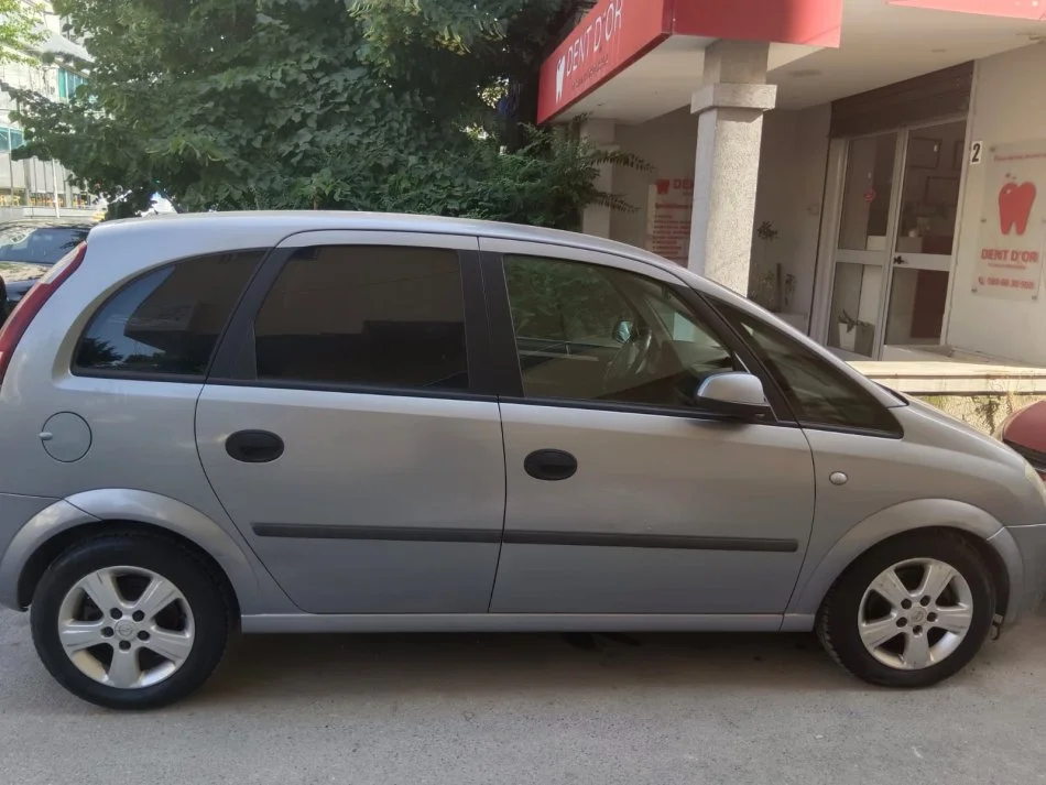 Tirane, shitet makine OPEL MERIVA Nafte, manuale 1000€