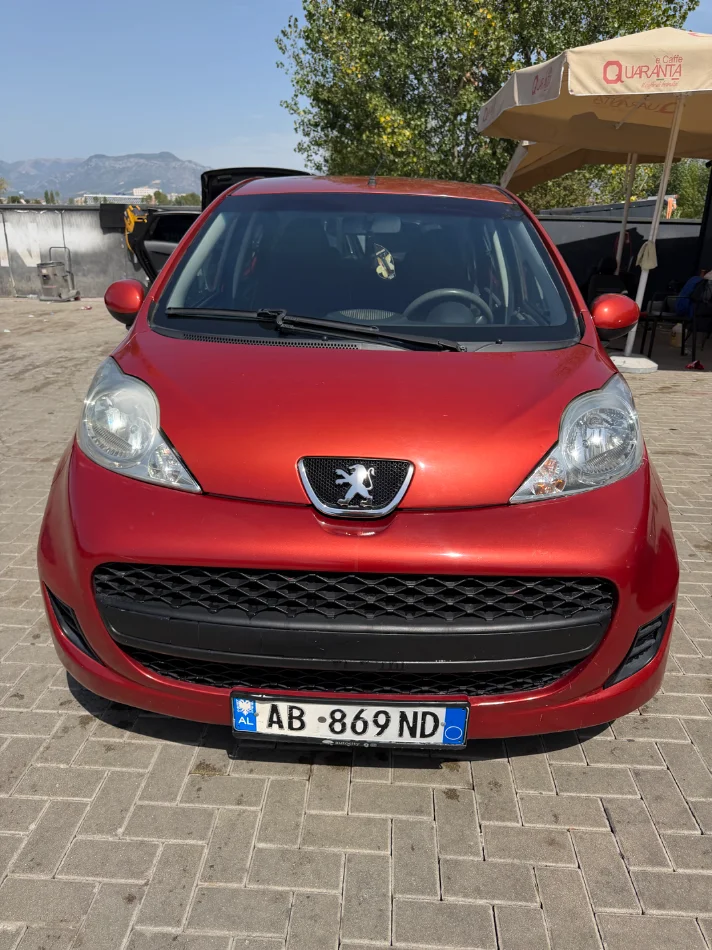 Tirane, shitet makine Peugeot 107,2010,109.000 km,350,000 Leke Benzin, portokalli automatik Kondicioner 109 km 3.800 €