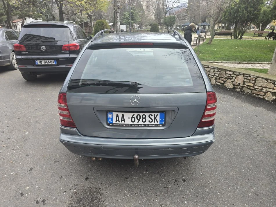Tirane, shitet makine Shitet Mercedes-Benz 200 – W230, viti 2006 - Manual - 310,000 lek i diskutueshëm Nafte, blu e hapur manuale Klima 262.000 km