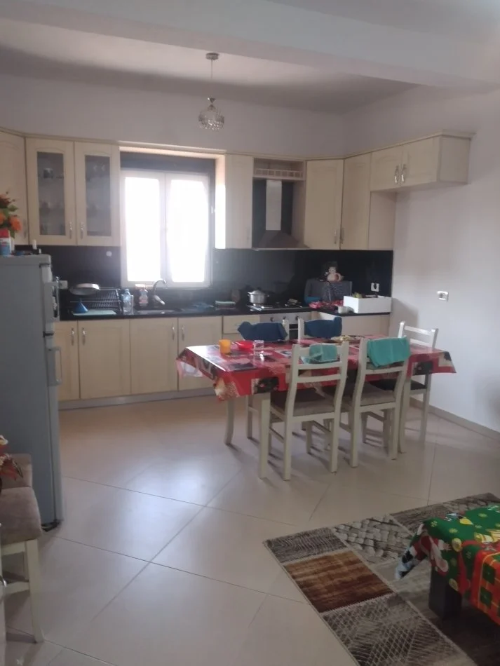 Tirane, shitet shtepi 1 katëshe  3+1 me  145 m² ndërtim dhe 500 m2 truall= 140 MILION LEKË (Kamez)
