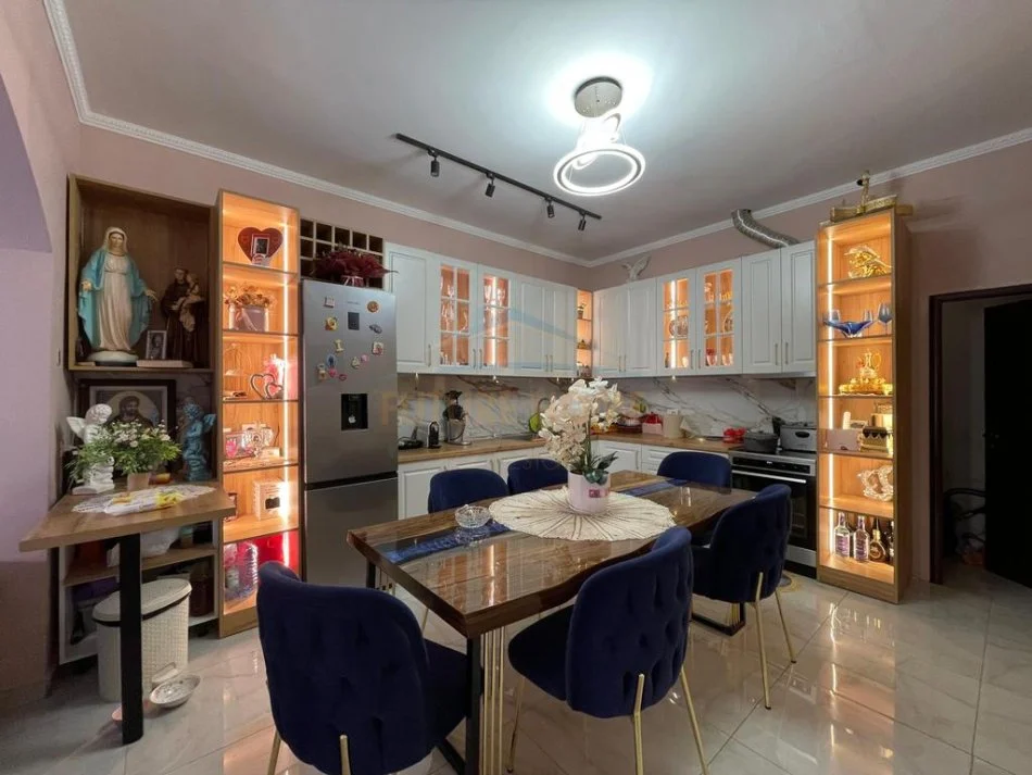 Tirane, shitet shtepi 2+1 , 185 m² 245.000 € (Vasil Shanto, Tirane)