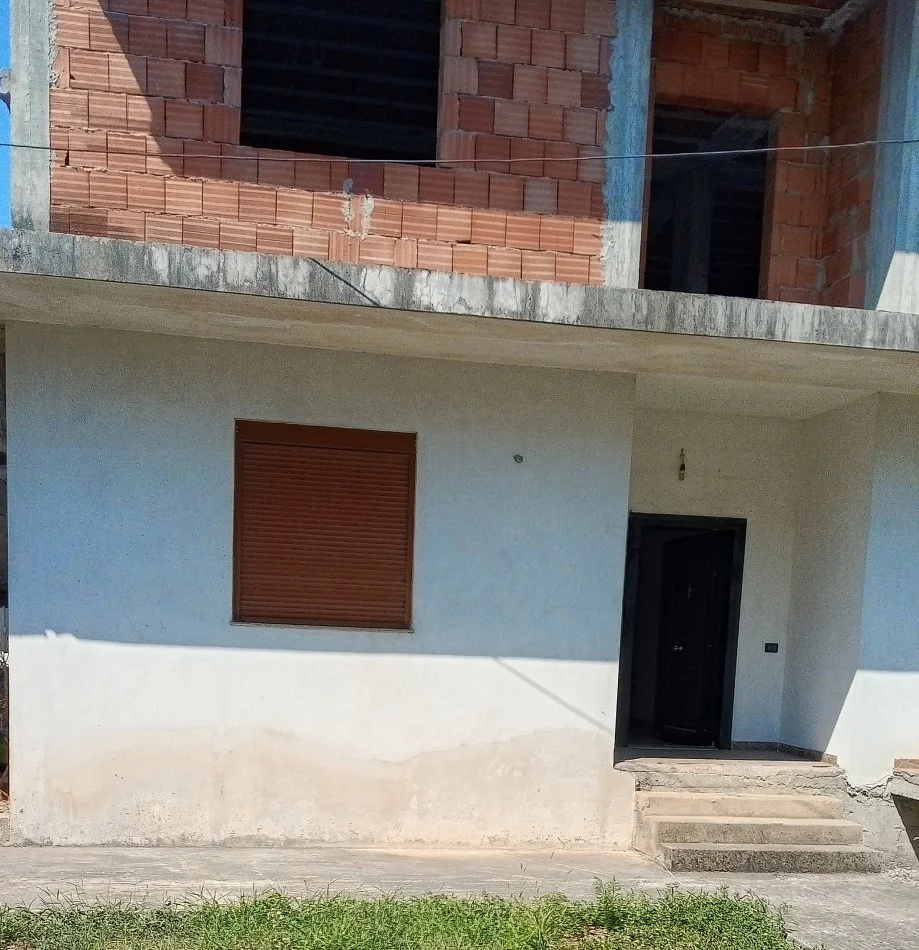 Tirane, shitet shtepi 2+1+Ballkon Kati 2, 230 m² 165 MILION (QENDER KAMEZ)
