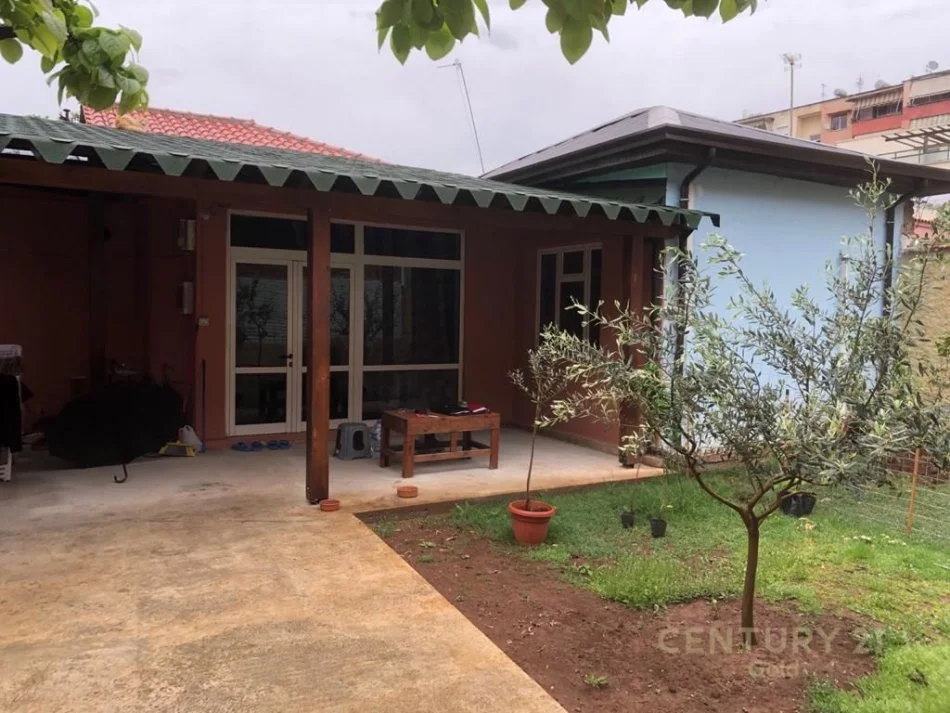 Tirane, shitet shtepi 2+1 Kati 1, 292 m² 320.000 € (rruga Bardhyl)
