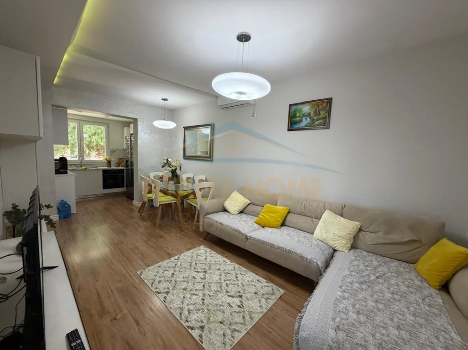 Tirane, shitet shtepi 3+1+Aneks+Ballkon Kati 1, 103 m² 220.000 €