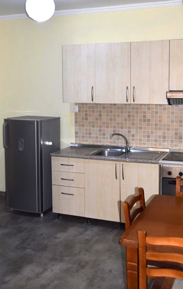 🏡 VILË 1-KATËSHE ME QIRA – QENDRA E TIRANËS 📍 500 € (Qender)