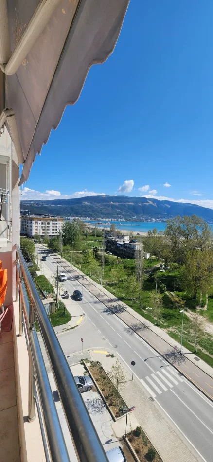 Vlore, Plazh i vjeter, jepet me qira ditore, apartament 1+1+Aneks+Ballkon, Kati 5, 65 m² . 5.000 leke për 24 orë, për muajt korrik-gusht