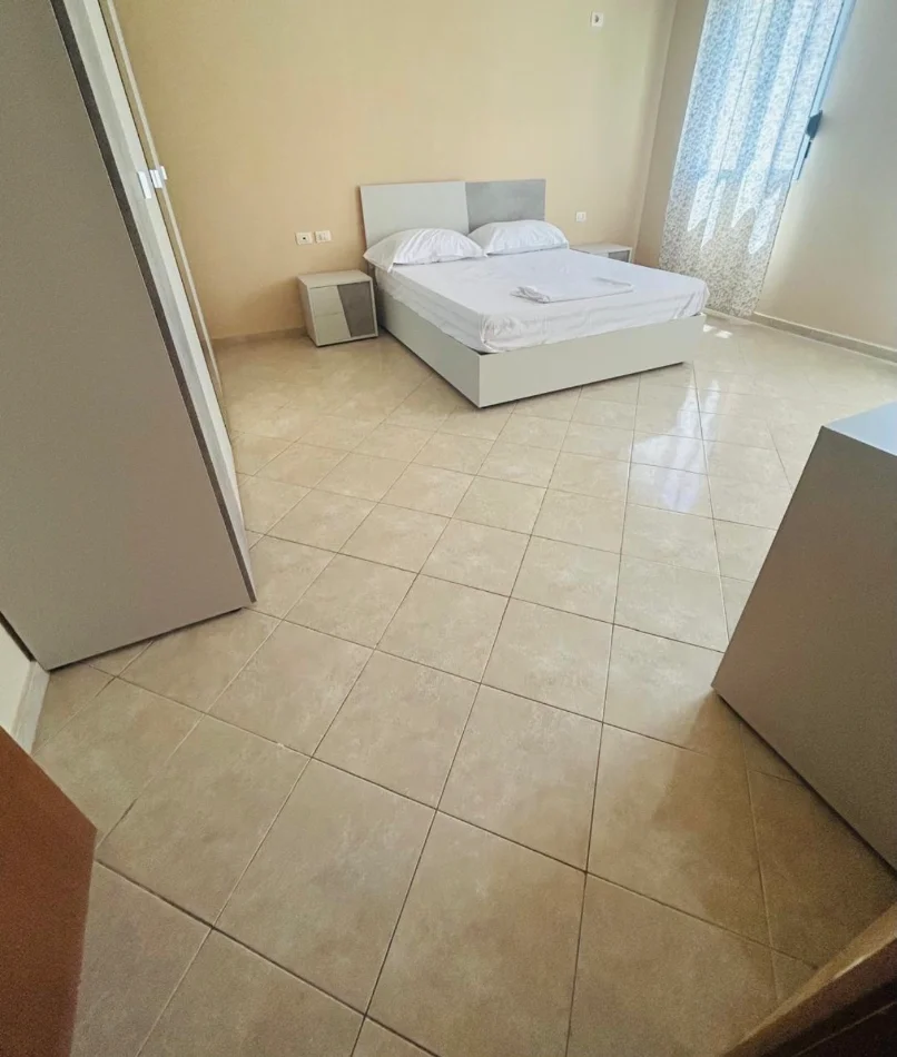 Vlore, jepet me qera apartament 1+1+Ballkon Kati 4, 100 m² (Rruga kosova)