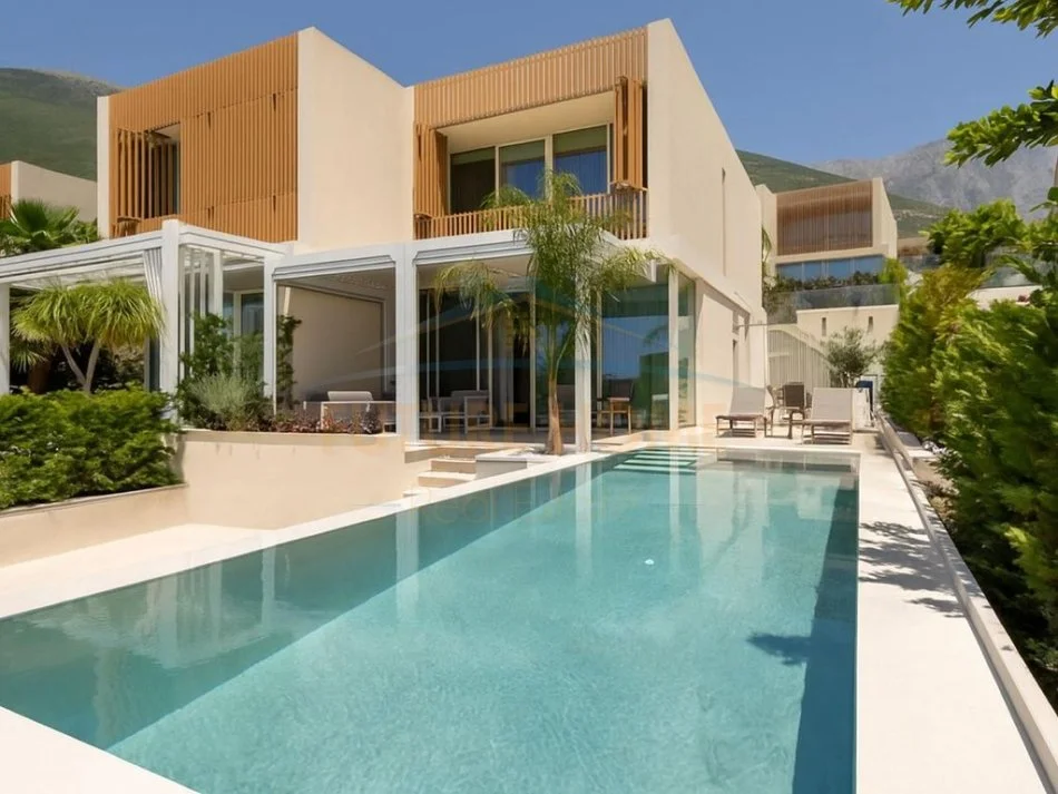 Vlore, shitet Vile 3+1 Kati 2, 410 m² 1.500.000 € (Green Coast)