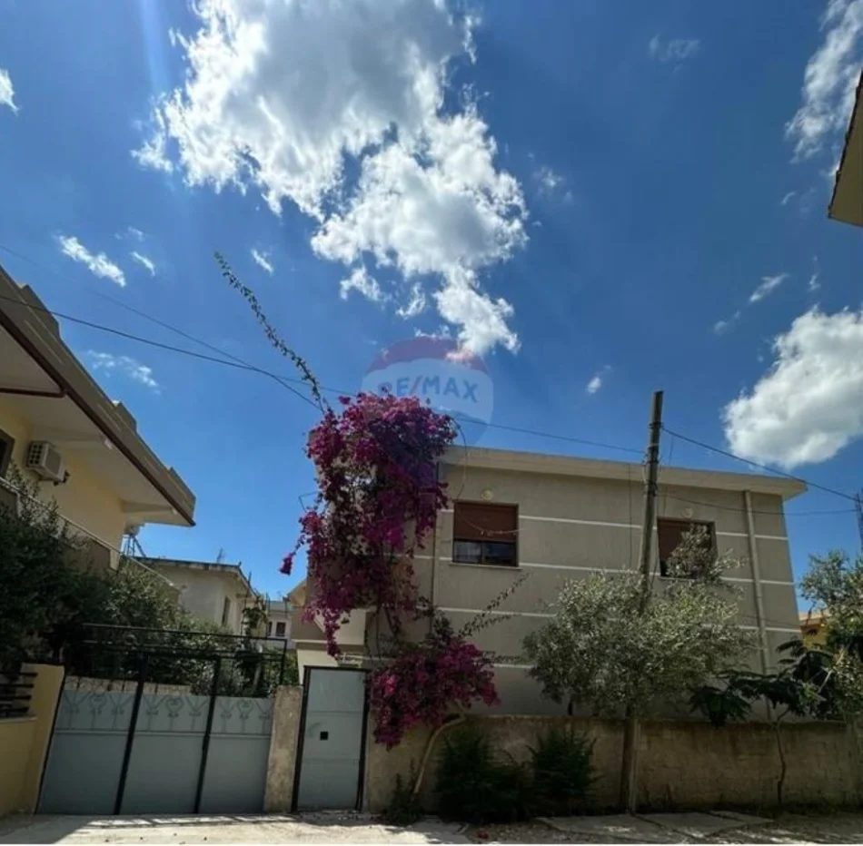 Vlore, shitet Vile Vile 2 Katshe , 200 m² 180.000 € (Rruga Haxhi Xhyherri, Vlore)
