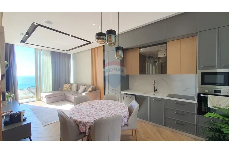 Vlore, shitet apartament 2+1 , 90 m² (Palase)