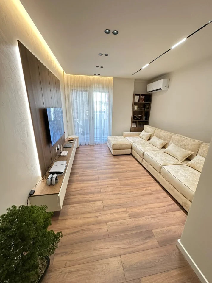 Vlore, shitet apartament 2+1+Ballkon Kati 2, 101 m² 180.000 € (Shkolla Ali demi)
