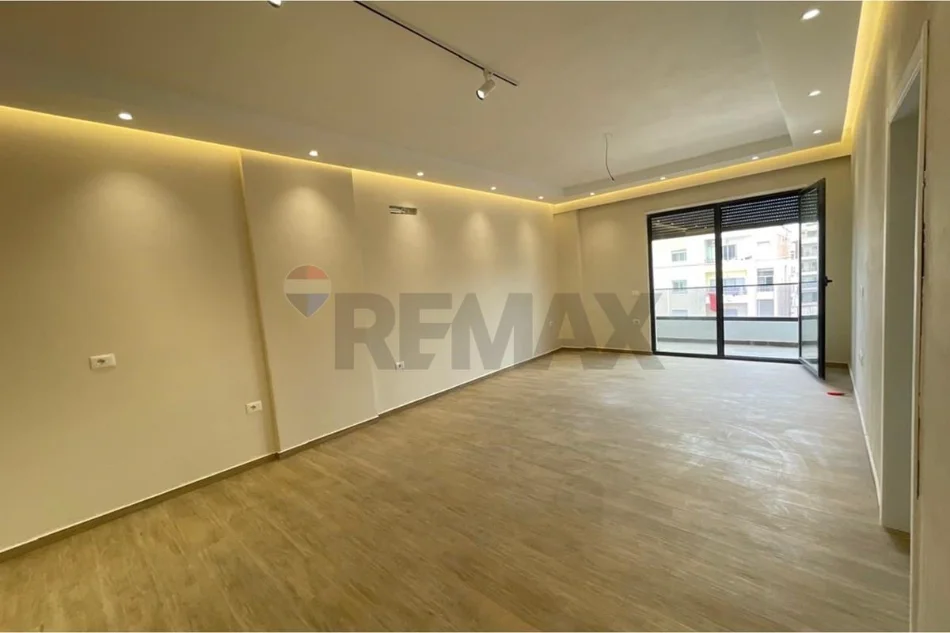 Vlore, shitet apartament 2+1+Ballkon Kati 7, 107 m² 161.400 € (Rruga Reshat Osmani, Vlore)