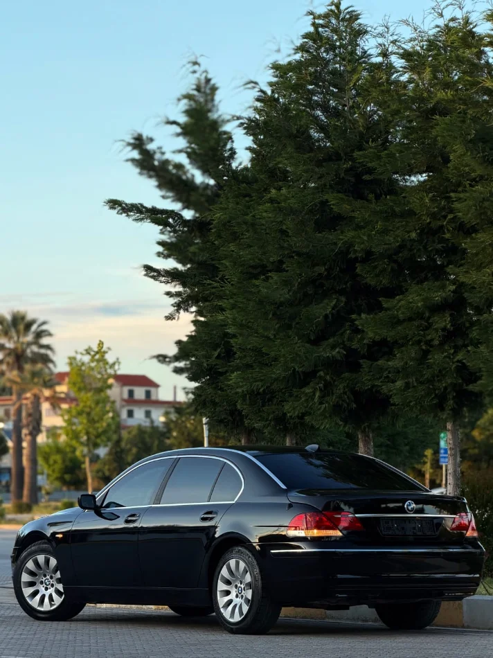 Vlore, shitet makine BMW Seria 7 BLIND B7 VR9 Benzin, e zeze automatik 117.000 km 45.000 €