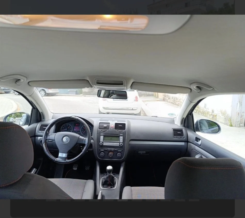 Vlore, shitet makine VW golf 5 Benzin+Gaz, gri metalizato manuale Klima 232.000 km 3200 €