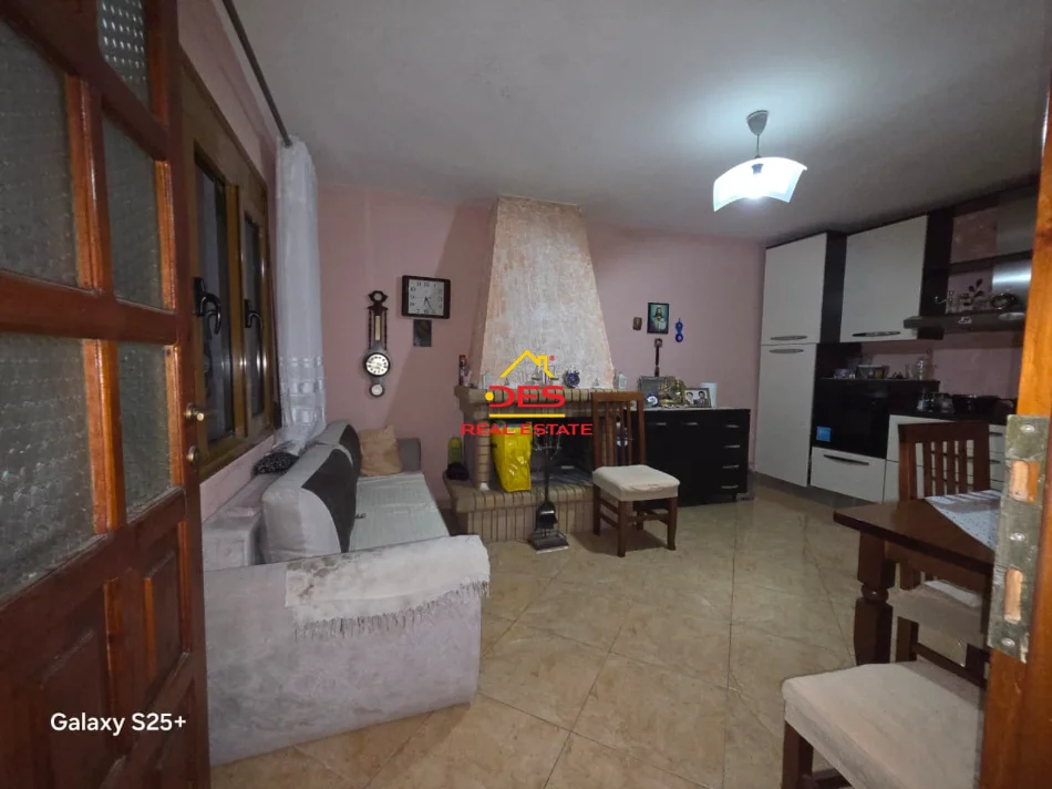 Vlore, shitet shtepi 2+1+Ballkon Kati 0, 88 m² 190.000 € (Rruga Janaq Kilica)