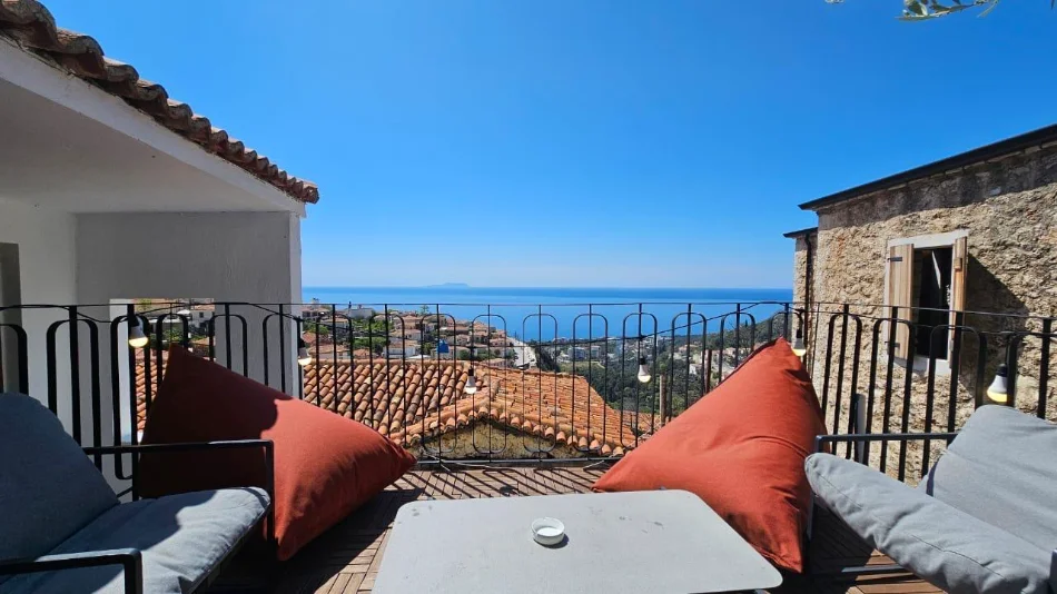 Vlore, shitet shtepi 2+1+Ballkon Kati 2, SIPËRFAQE 144 m² ÇMIMI 430.000 € .ZONA E DHËRMIUT