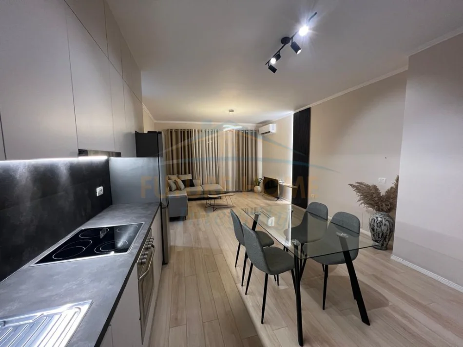 jap me qera apartament 1+1+Ballkon Kati 4, 70 m² 600 € (PRANE EMERALD CENTER)