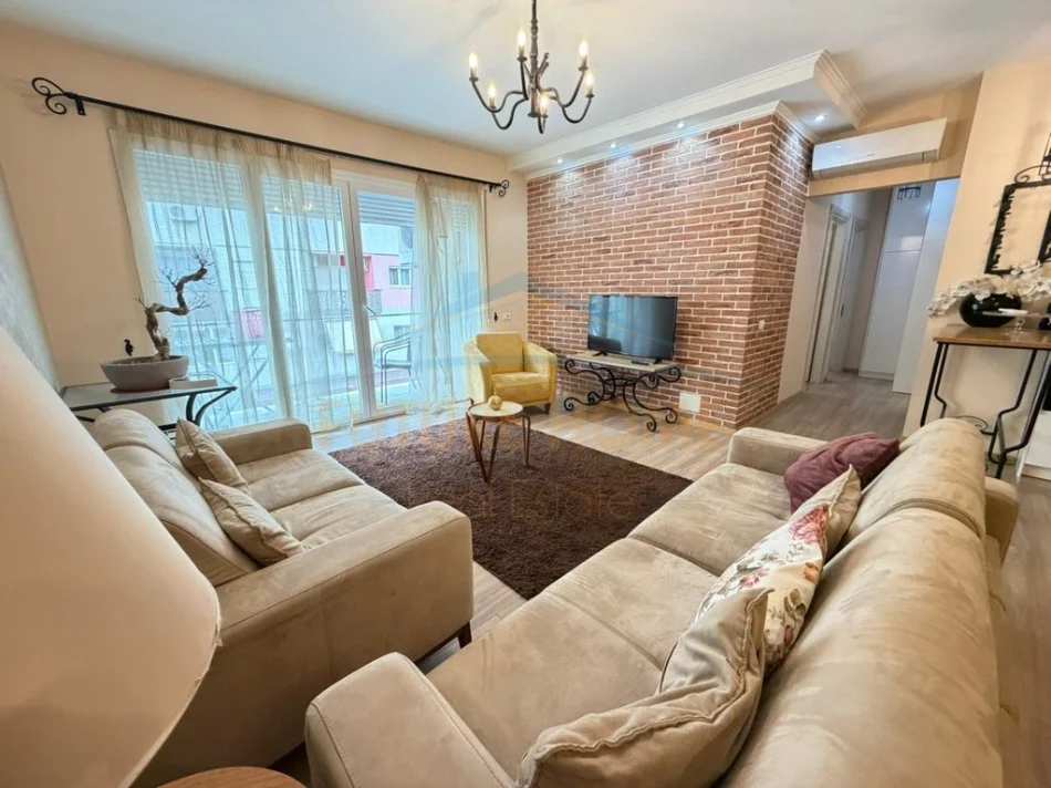 jap me qera apartament 3+1+Ballkon Kati 5, 115 m² 1.000 € (ZOGU I ZI)