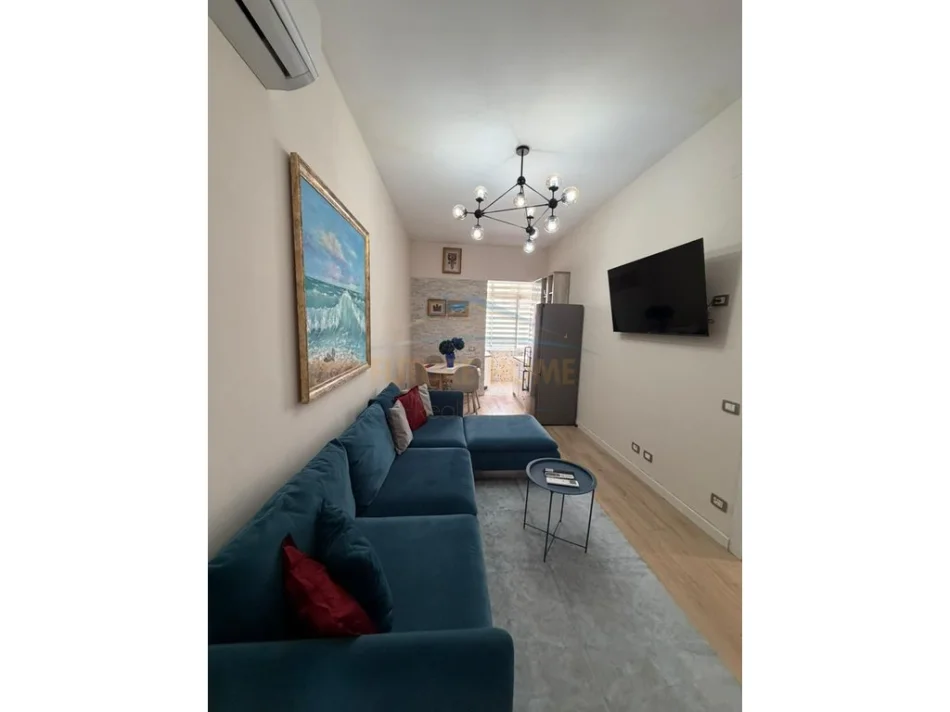 jepet me qera apartament 2+1 Kati 2, 83 m² 800 € (Rruga e Barrikadave)