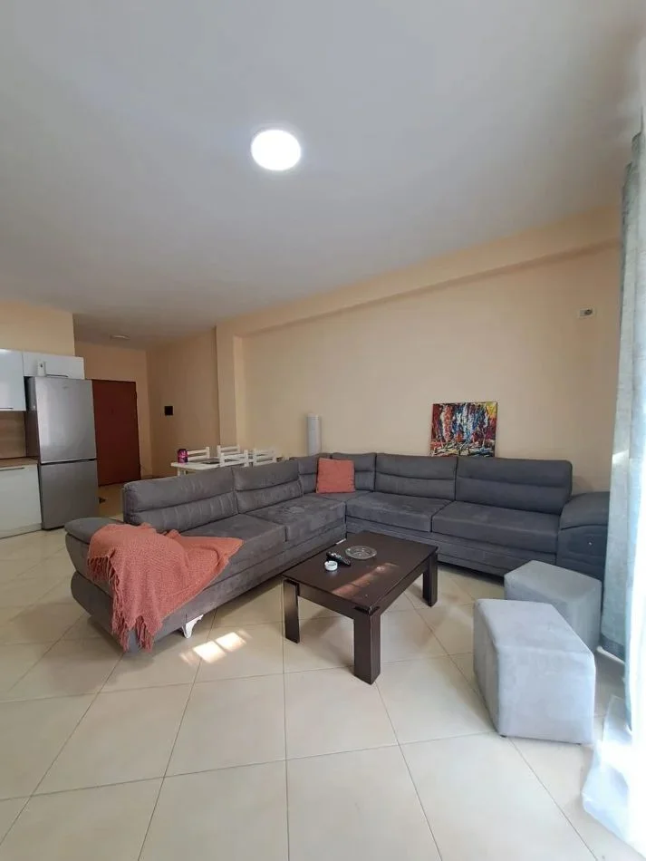 jepet me qera apartament Kati 4, 90 m² 550 € (KOMUNA E PARISIT)